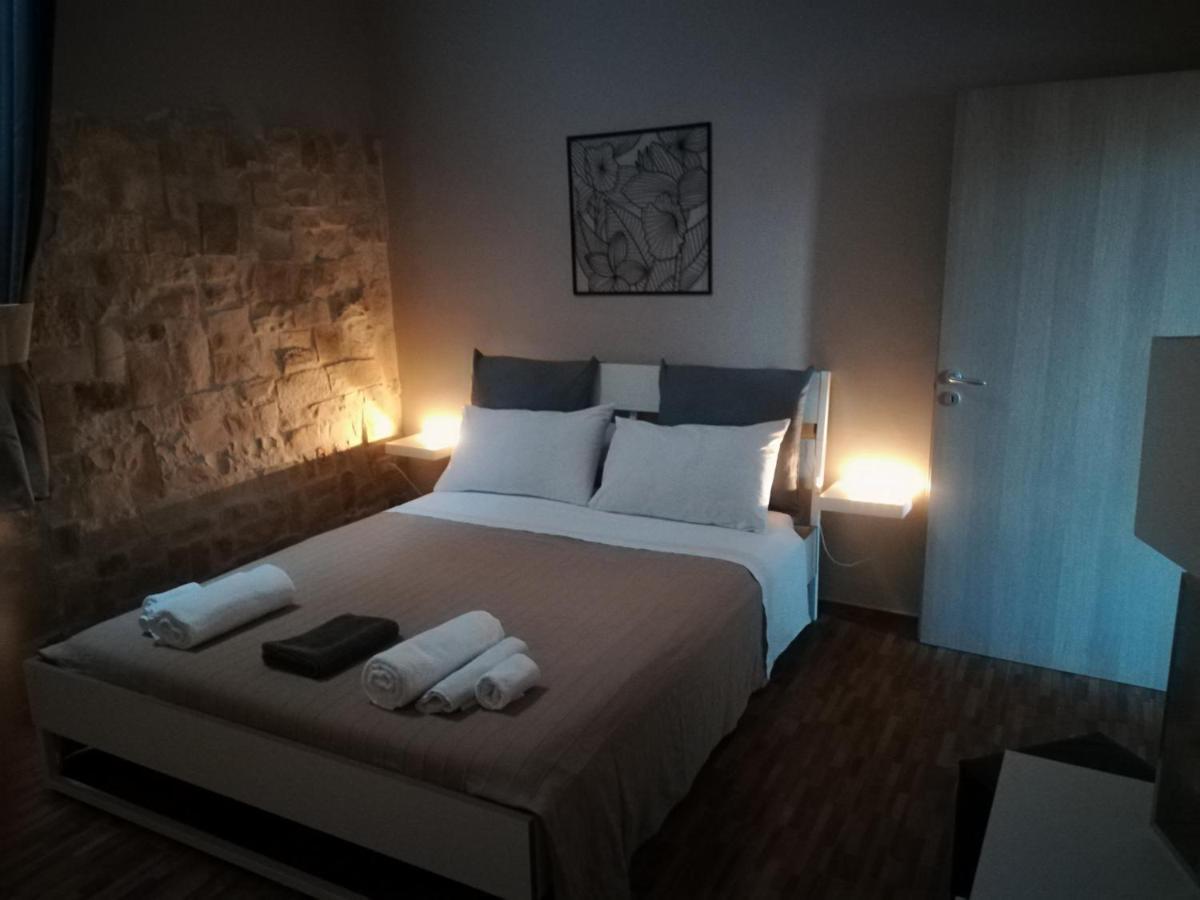 Ad Home Trani Bagian luar foto
