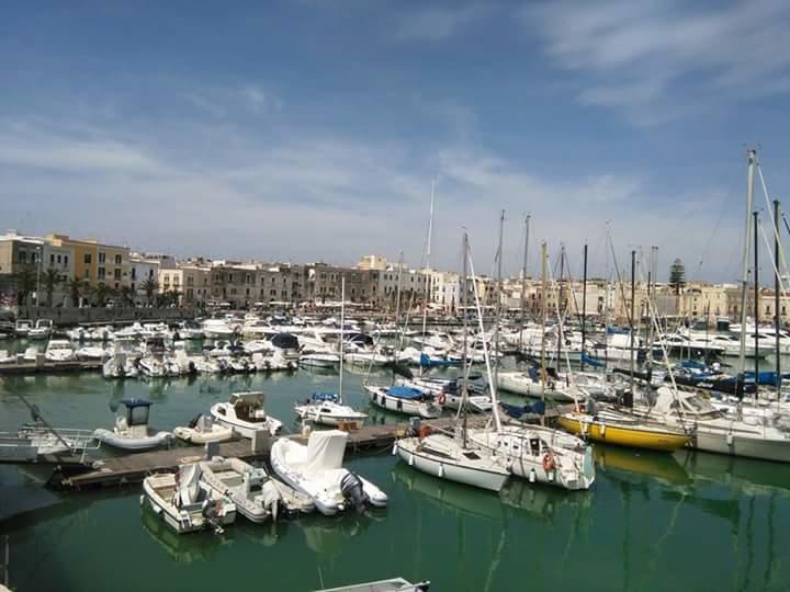 Ad Home Trani Bagian luar foto