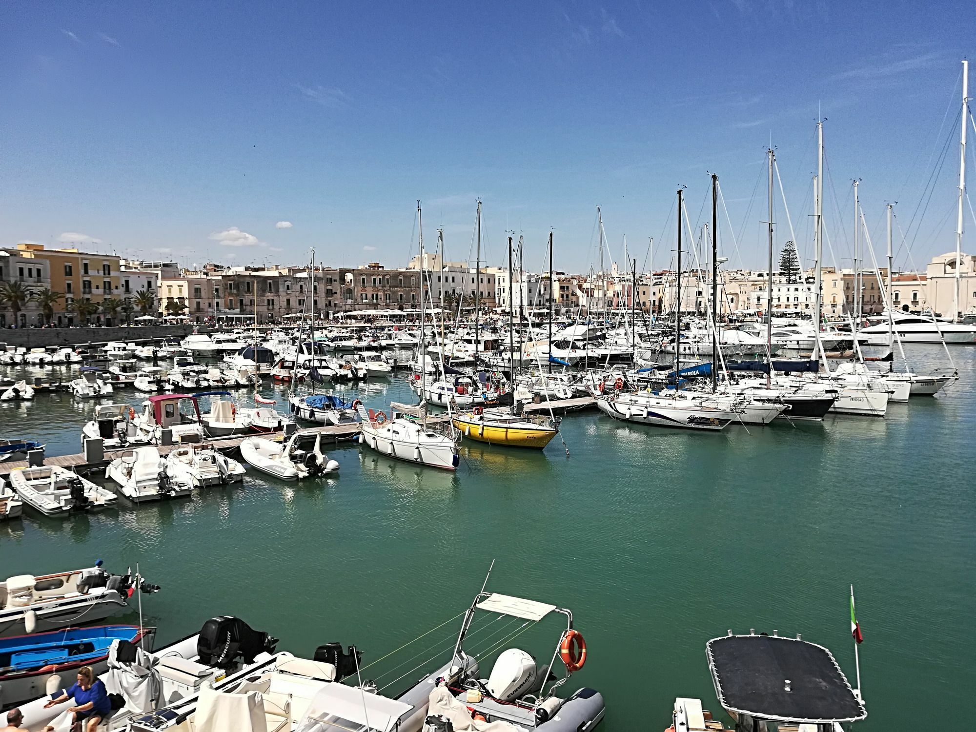 Ad Home Trani Bagian luar foto