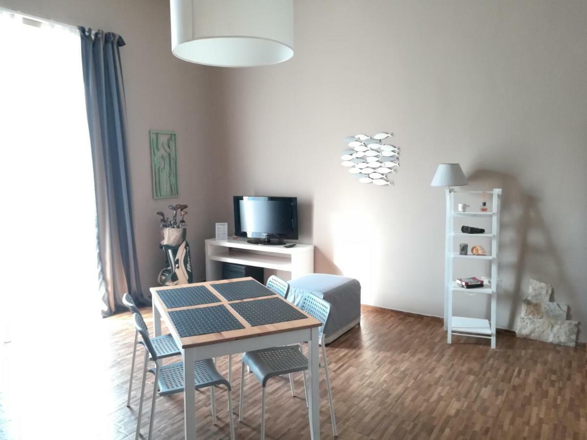 Ad Home Trani Bagian luar foto